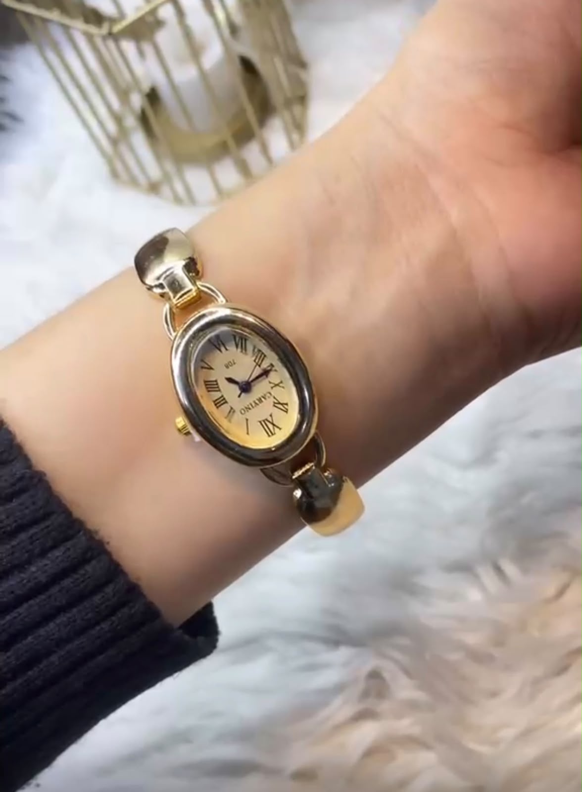 Luxury Women's Oval Gold Bracelet Watch – Elegant Roman Dial | Premium Fashion Wrist Watch