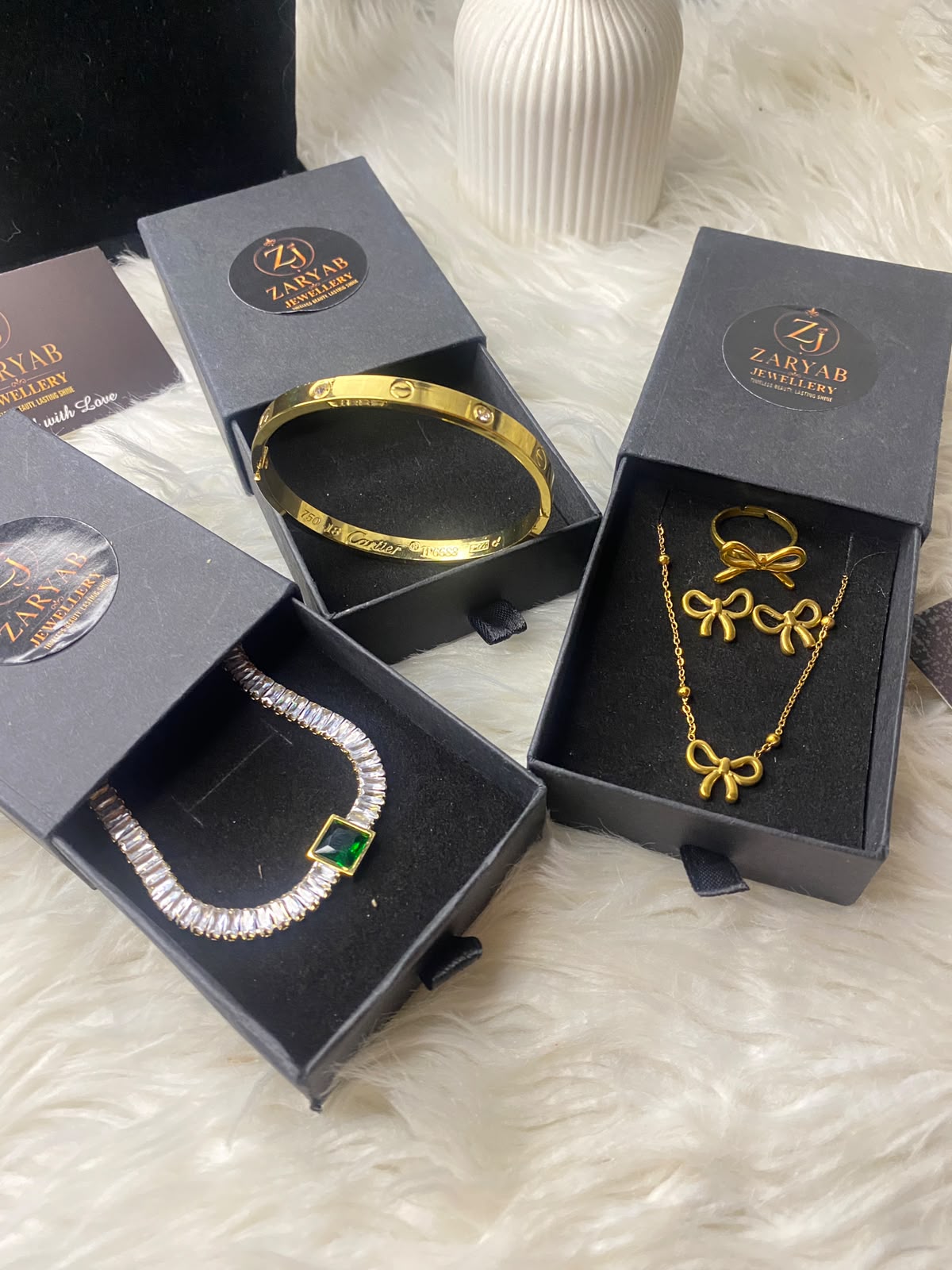 Shop Luxury Gold Jewelry Sets & Bracelets | Zaryab Jewellery